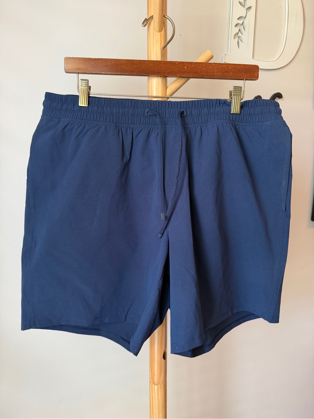 Lululemon Men’s Athletic Shorts Size XL Navy Unlined Elastic Waist Preppy